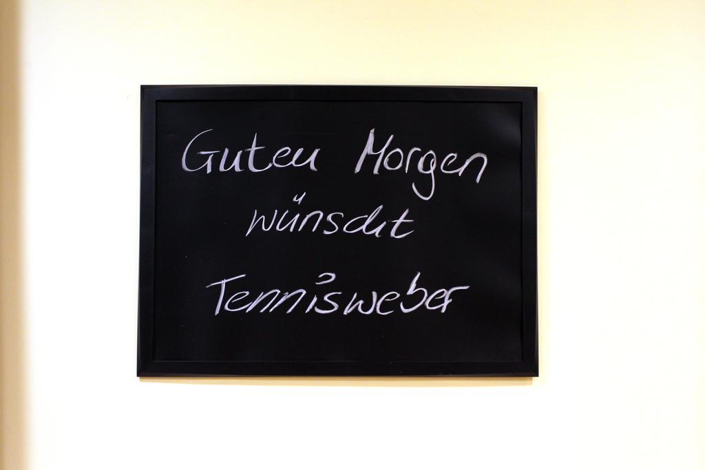 Pension Tennisweber Schwechat Zimmer foto