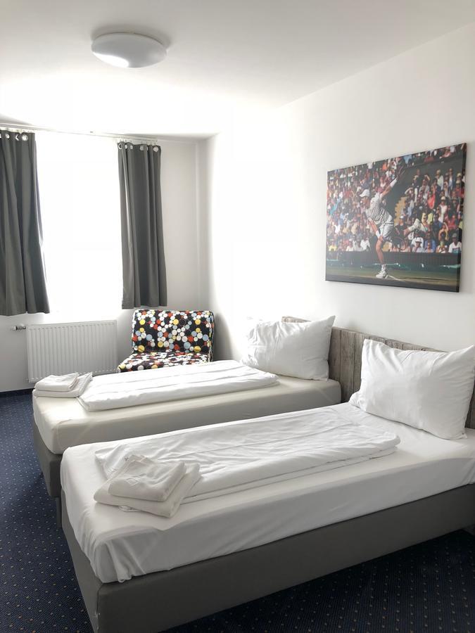 Pension Tennisweber Schwechat Exterior foto