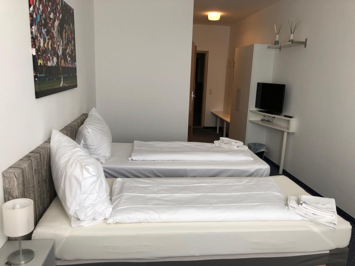 Pension Tennisweber Schwechat Exterior foto